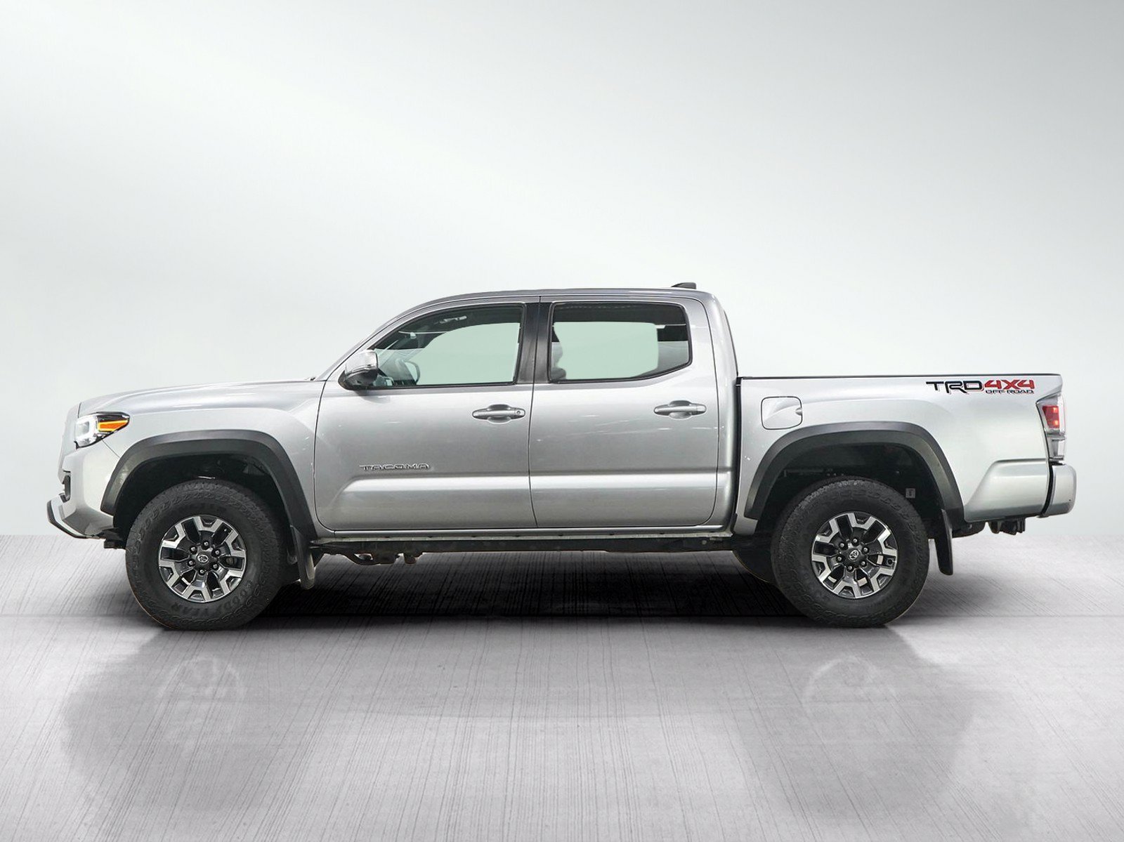 Used 2022 Toyota Tacoma TRD Off-Road w/ TRD Premium Off Road Package AWD/4WD image 2