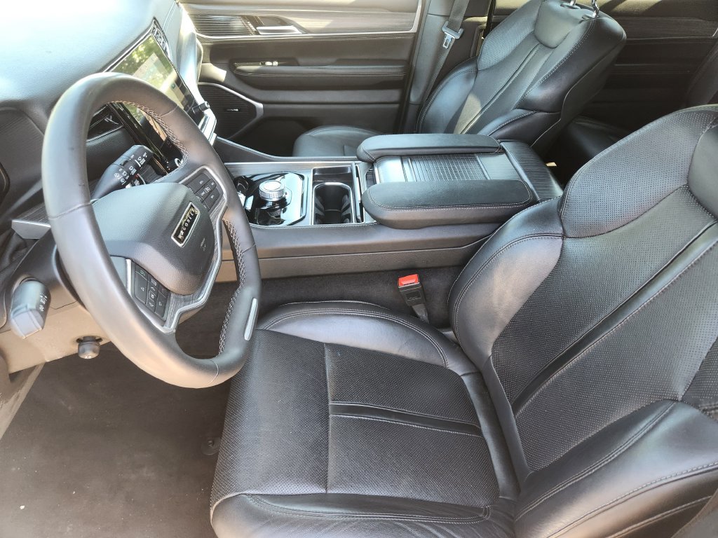 Used 2024 Jeep Wagoneer Series II w/ Flexible Seating Group RWD image 22