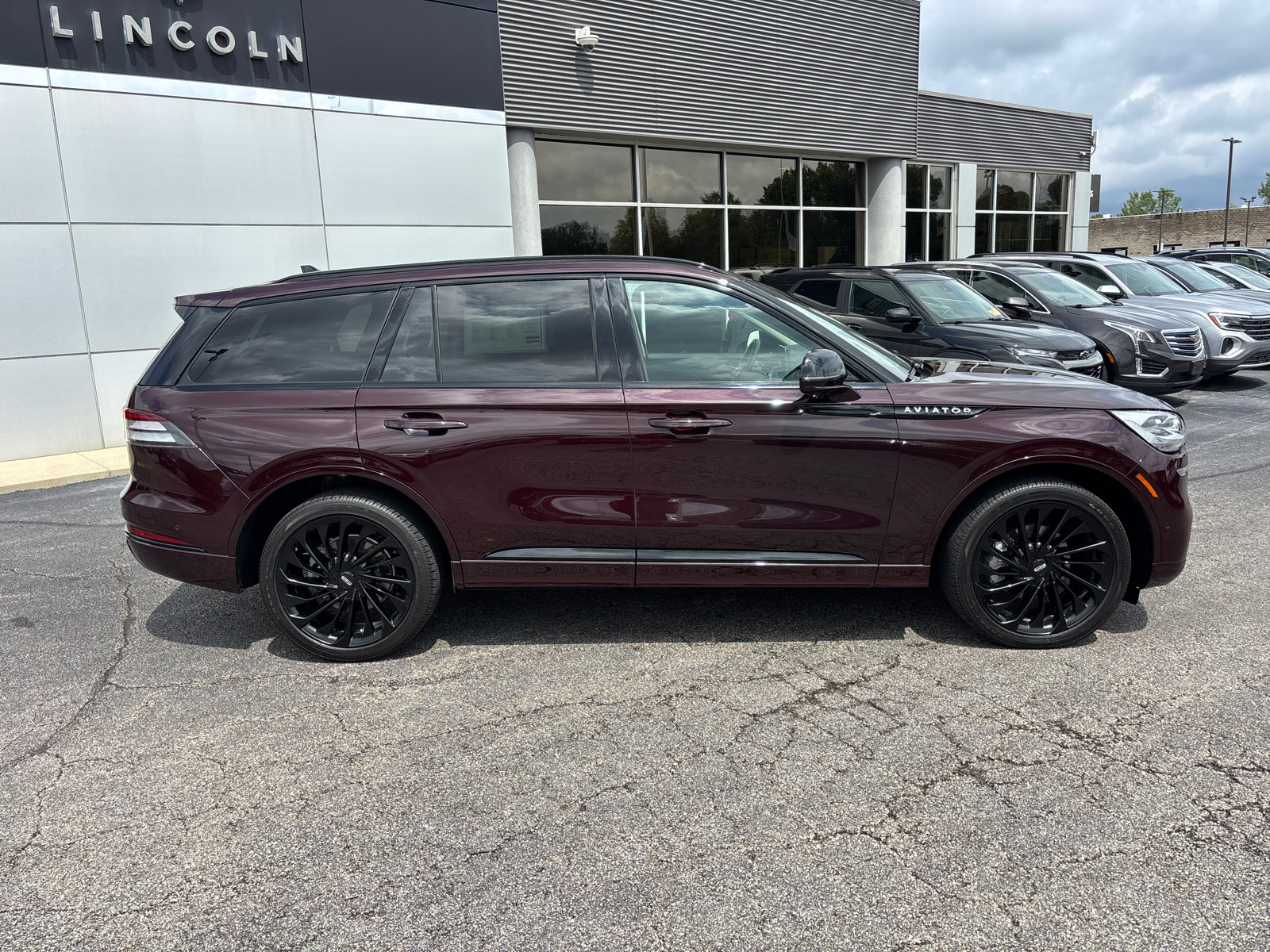 Certified 2023 Lincoln Aviator Reserve w/ Equipment Group 201A AWD/4WD image 8