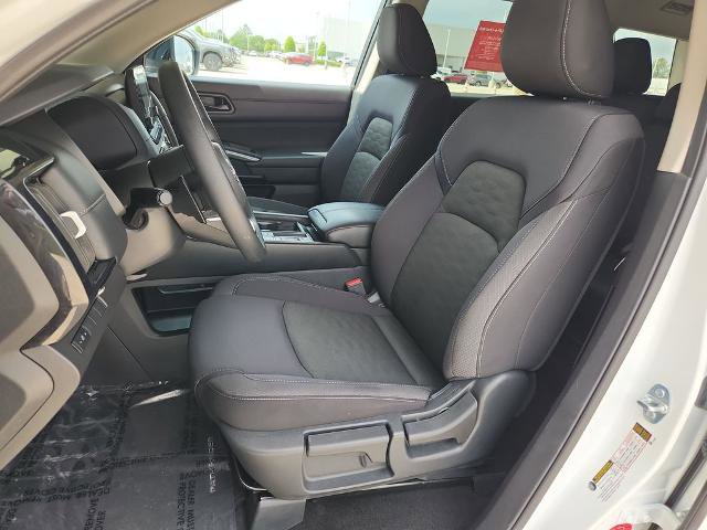 Certified 2025 Nissan Pathfinder S FWD image 12