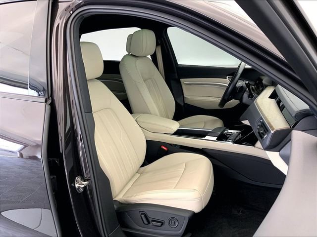 Certified 2024 Audi Q8 e-tron Premium Plus w/ Premium Plus Package image 17