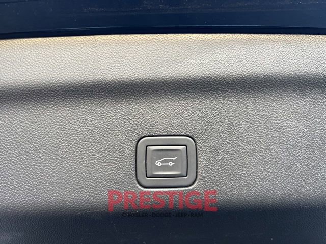 Used 2025 GMC Yukon XL Denali image 24