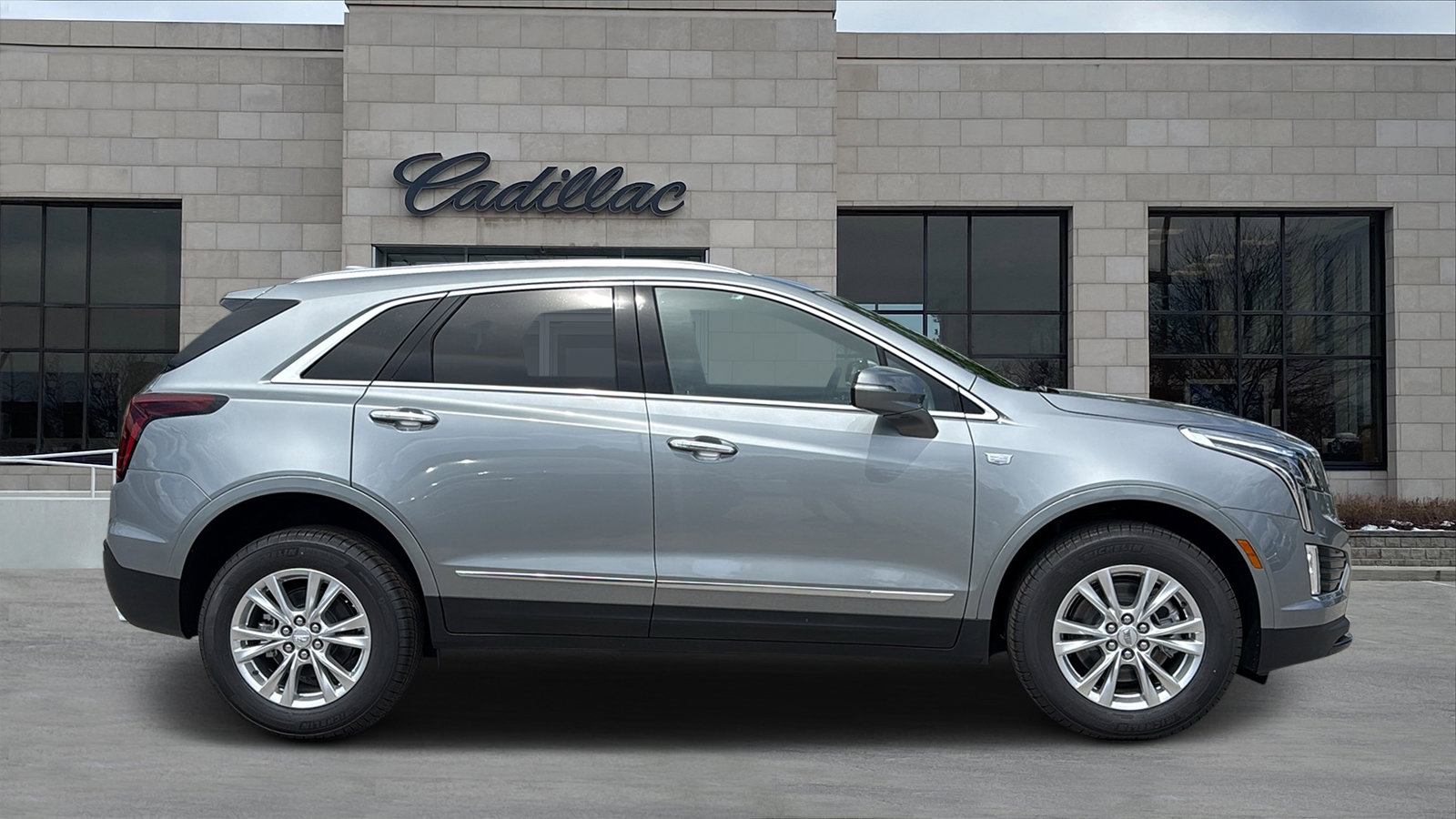 New 2026 Cadillac XT5 Luxury w/ LPO, Floor Liner Package AWD/4WD image 2