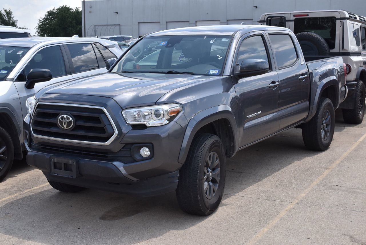 Used 2020 Toyota Tacoma SR5 RWD image 2