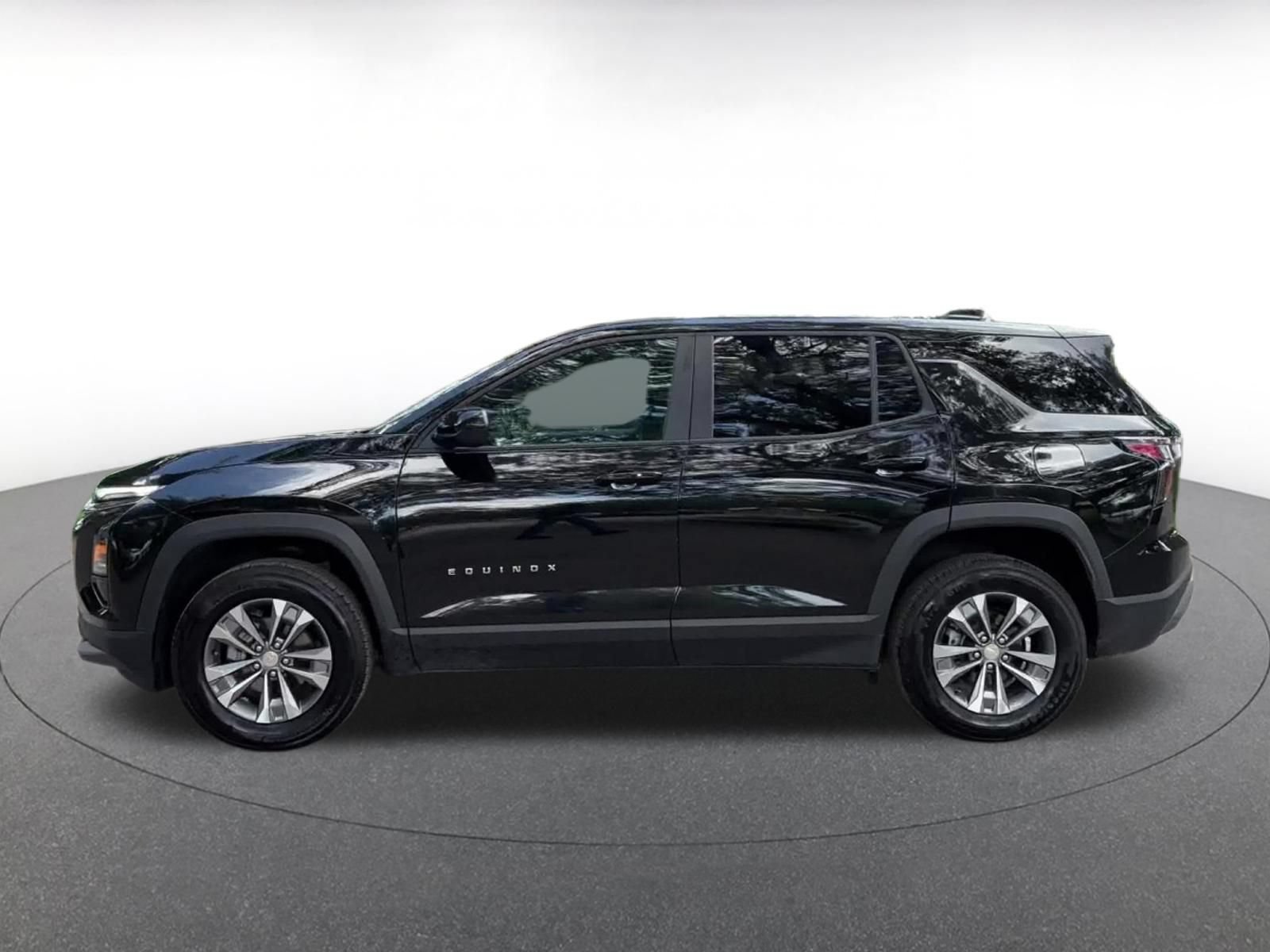 Used 2025 Chevrolet Equinox LT FWD image 8
