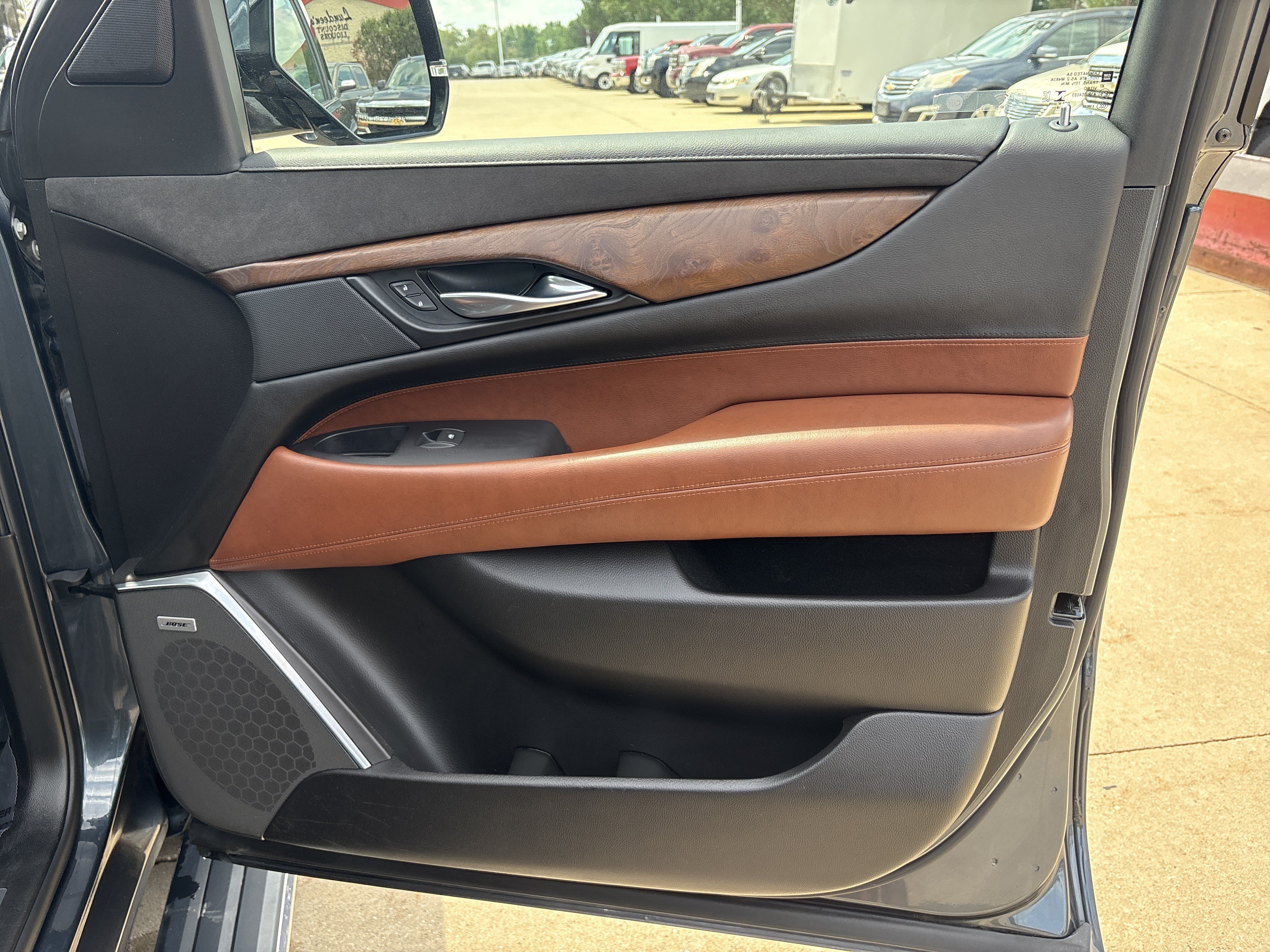 Used 2019 Cadillac Escalade ESV Premium Luxury AWD/4WD image 19