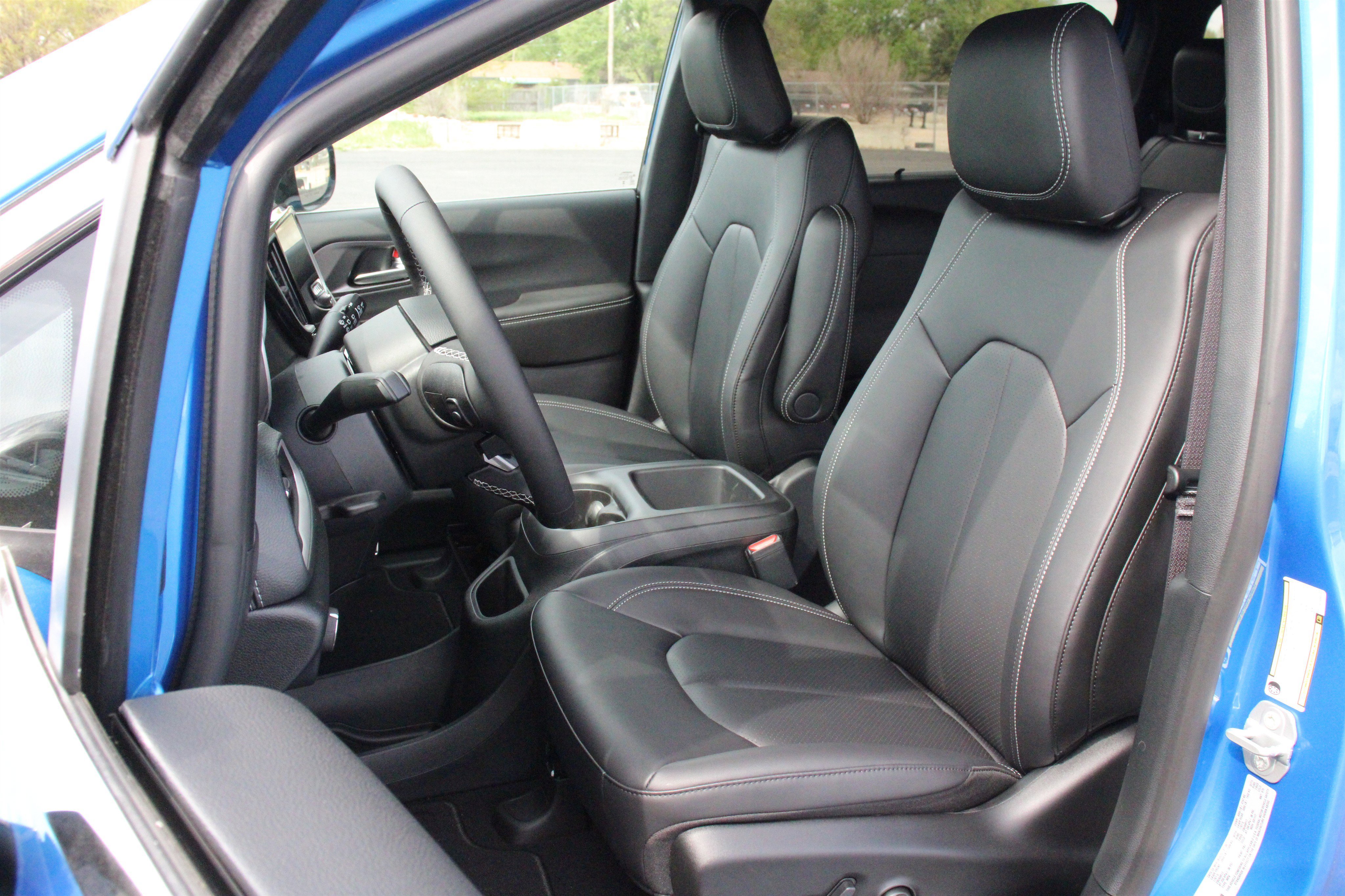 New 2026 Chrysler Pacifica Select FWD image 5