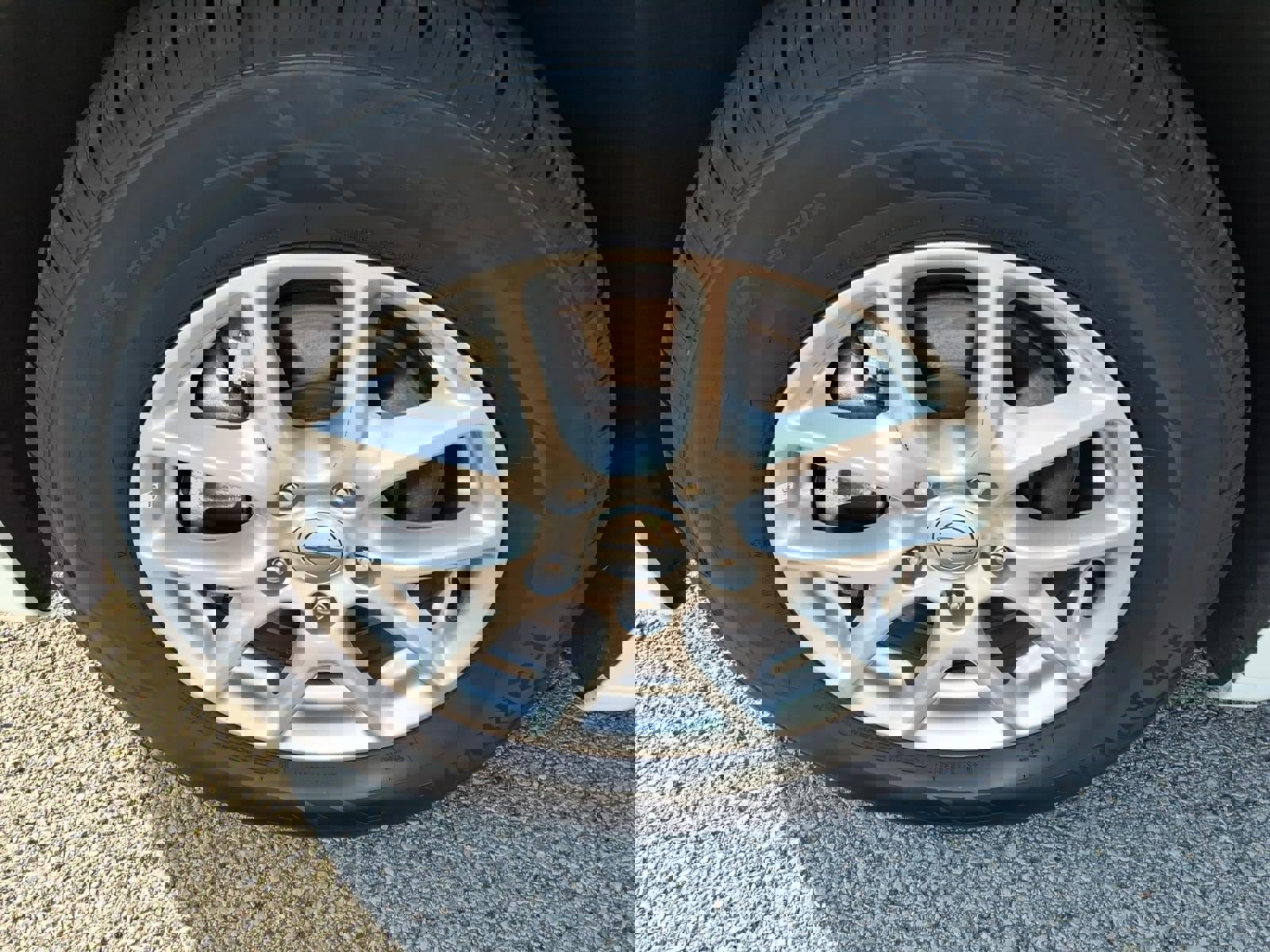 Used 2023 Chrysler Voyager LX image 5