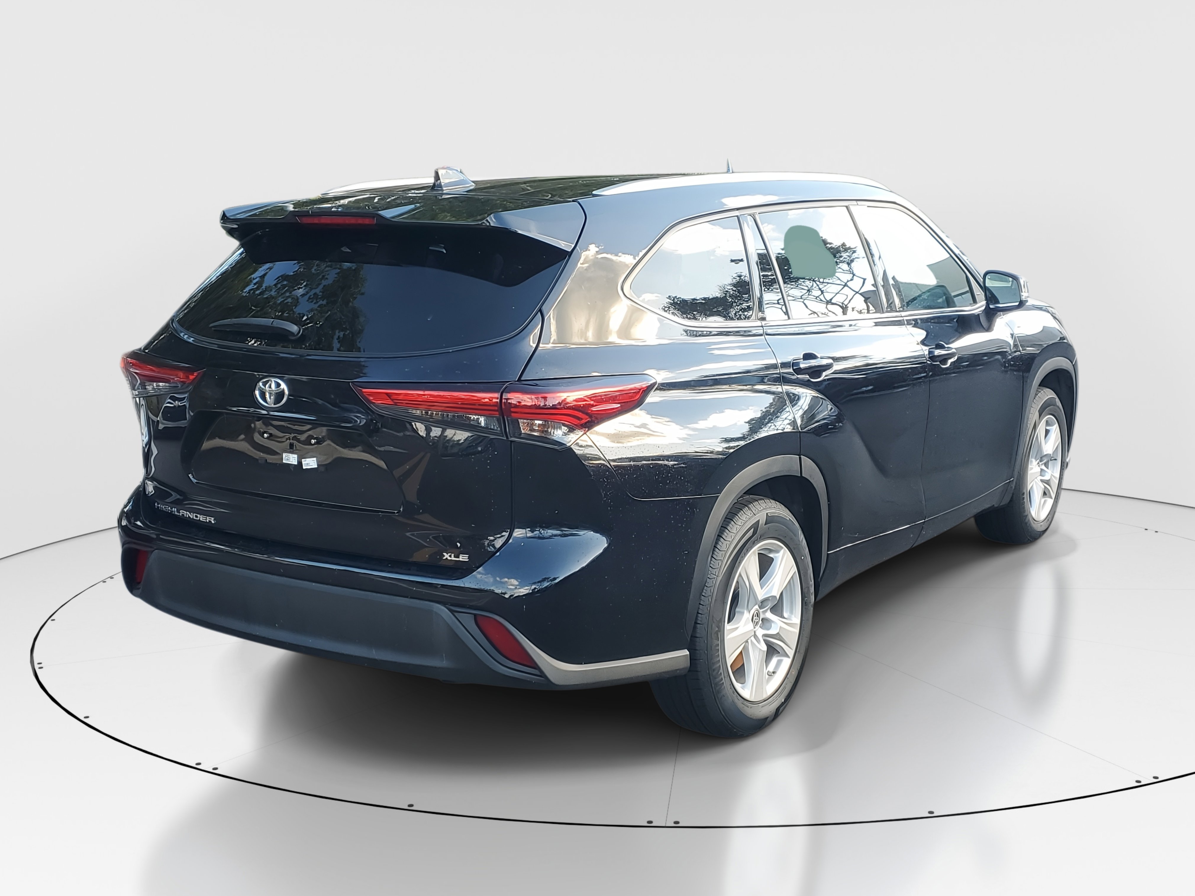 Used 2022 Toyota Highlander XLE image 7