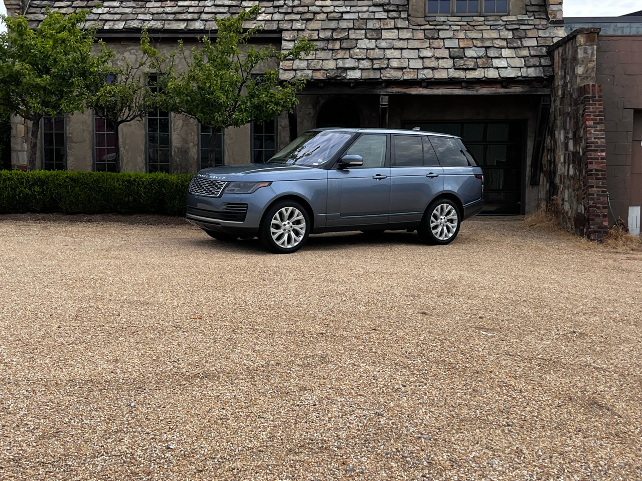 Used 2019 Land Rover Range Rover HSE image 2