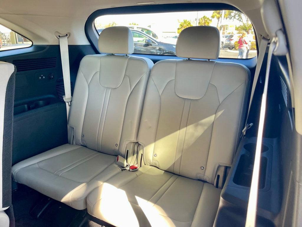 Used 2025 Kia Sorento S image 13