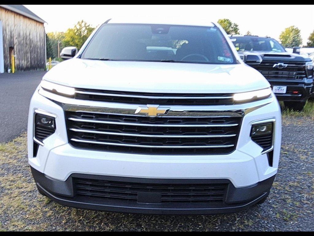 Used 2025 Chevrolet Traverse LT image 7