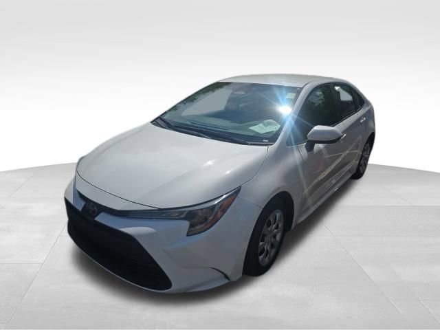 Used 2025 Toyota Corolla LE FWD image 2