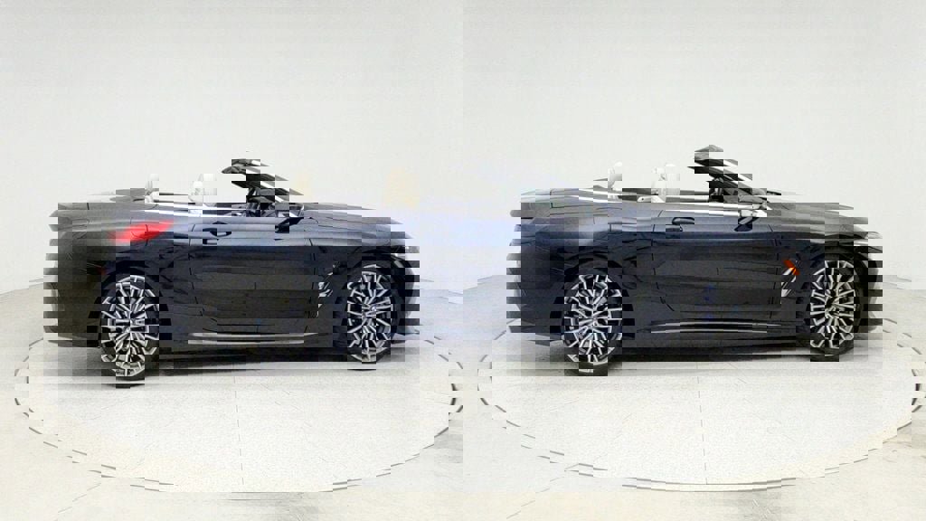 Used 2022 BMW M850i xDrive Convertible image 4