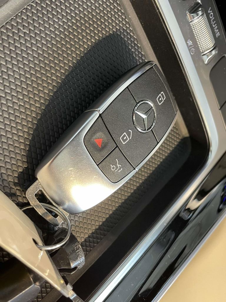 Used 2024 Mercedes-Benz GLB 250 4MATIC image 42