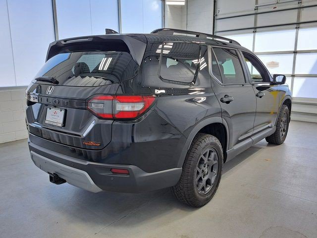 Used 2025 Honda Pilot TrailSport image 5