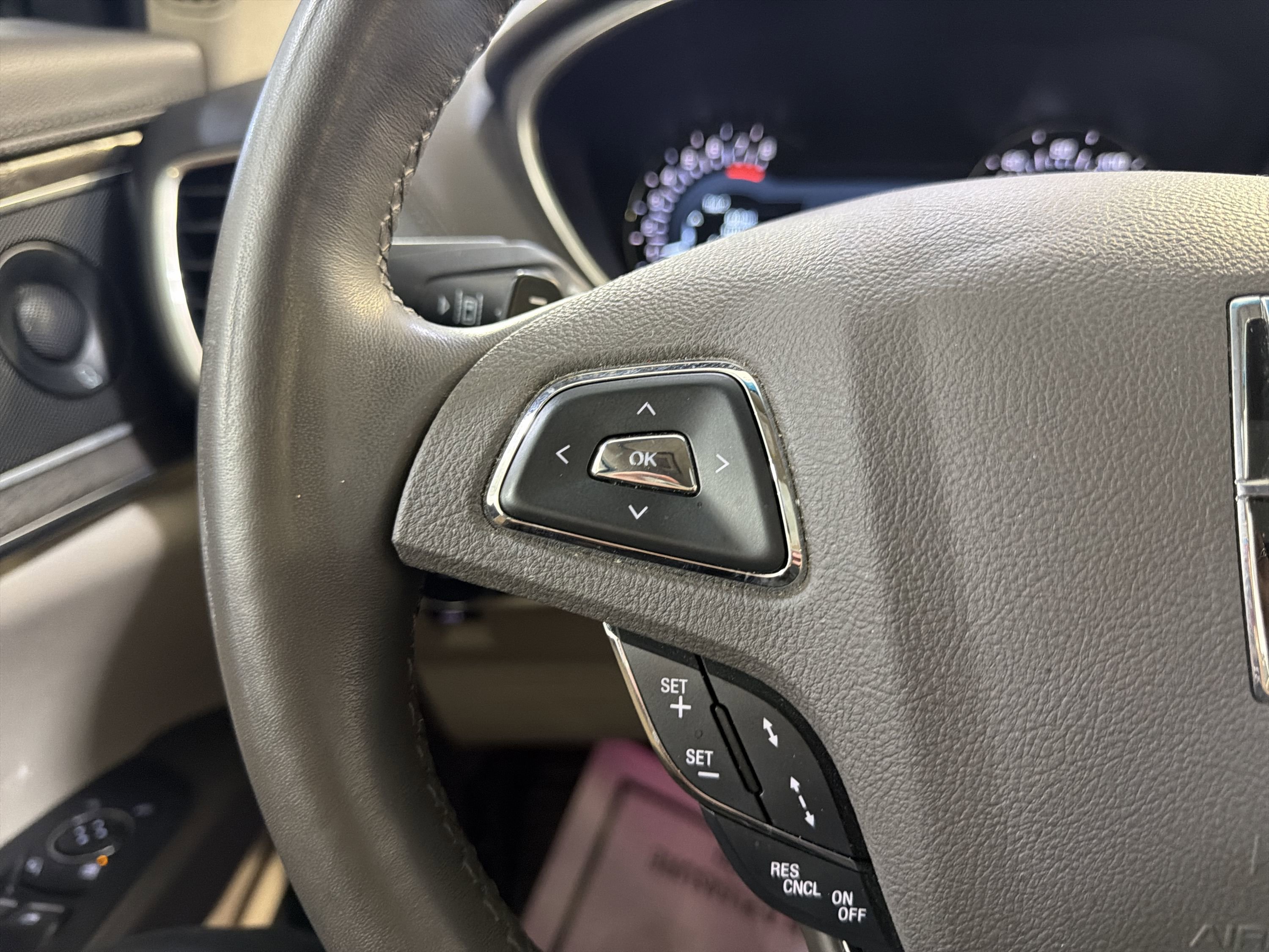 Used 2018 Lincoln MKX Reserve w/ Driver Assistance Package FWD image 14