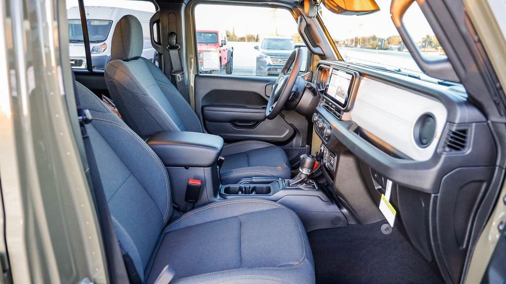 New 2026 Jeep Gladiator Sport image 18