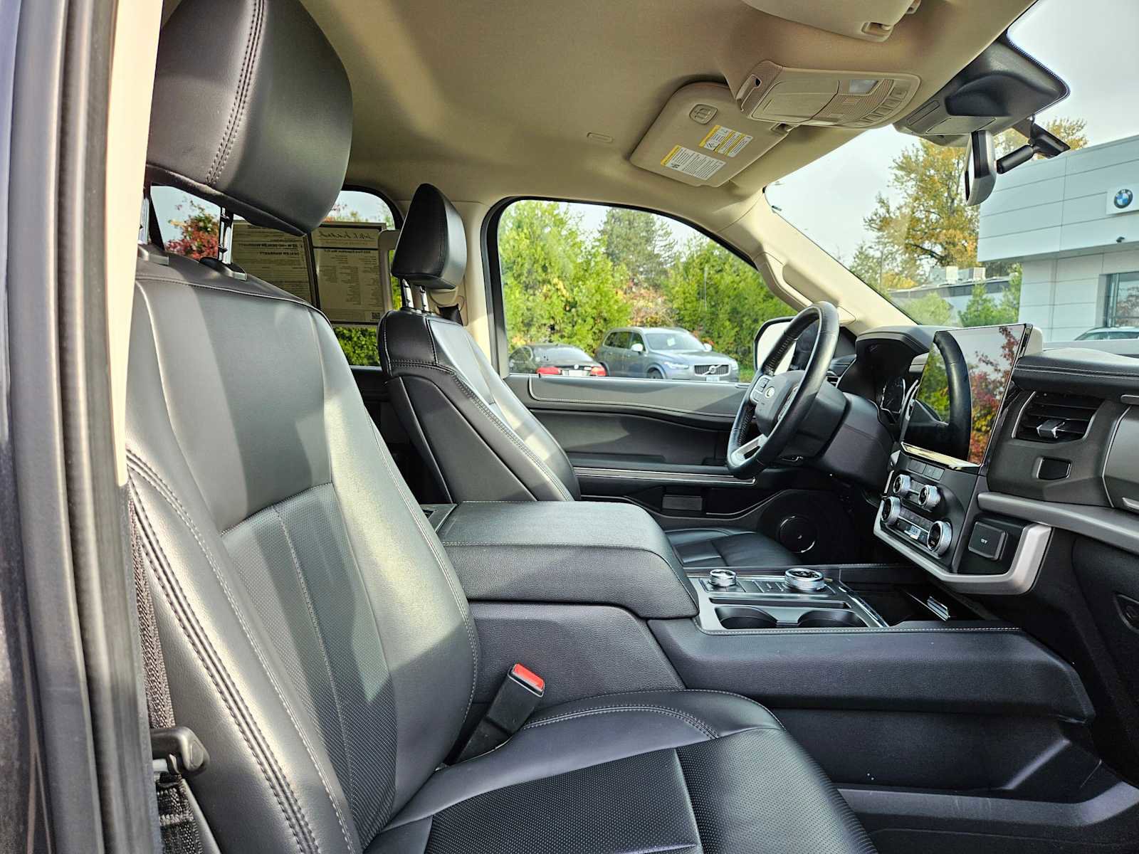 Used 2023 Ford Expedition Max XLT image 11