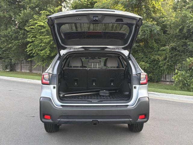 Certified 2025 Subaru Outback Premium AWD/4WD image 13