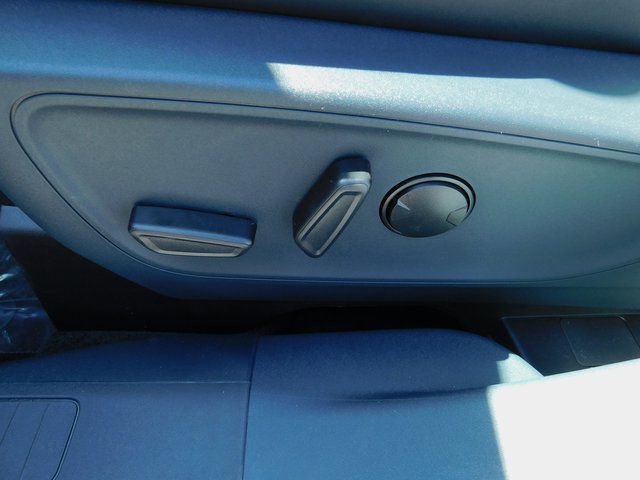 New 2025 Ford Maverick Lariat w/ Black Appearance Package image 23