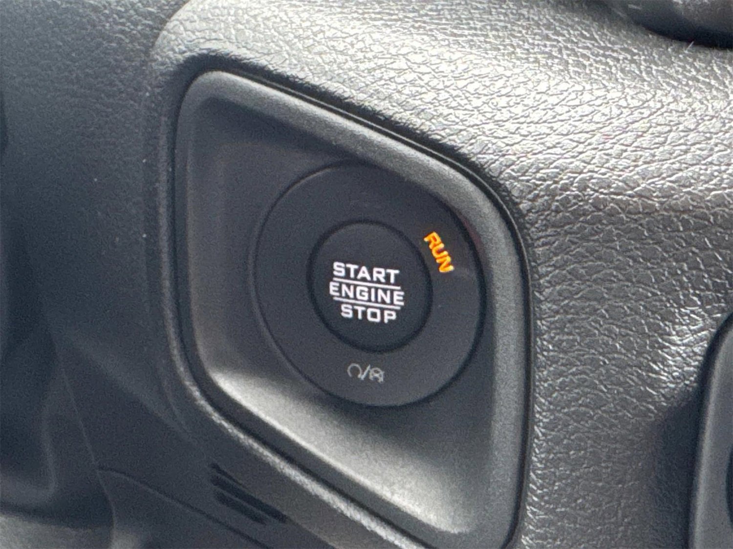 New 2025 Jeep Gladiator Sport image 32