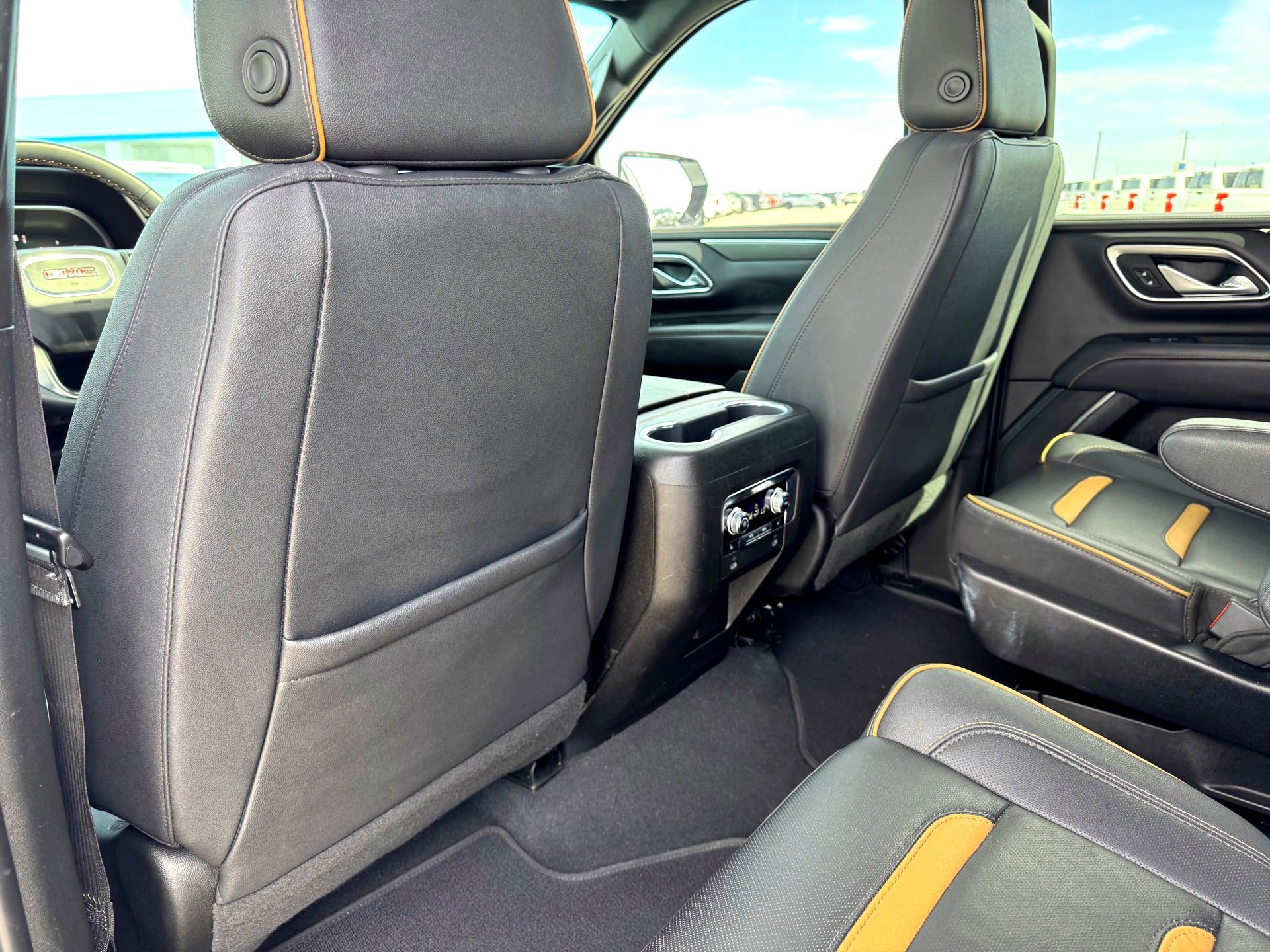 Used 2023 GMC Yukon AT4 w/ Technology Package image 21