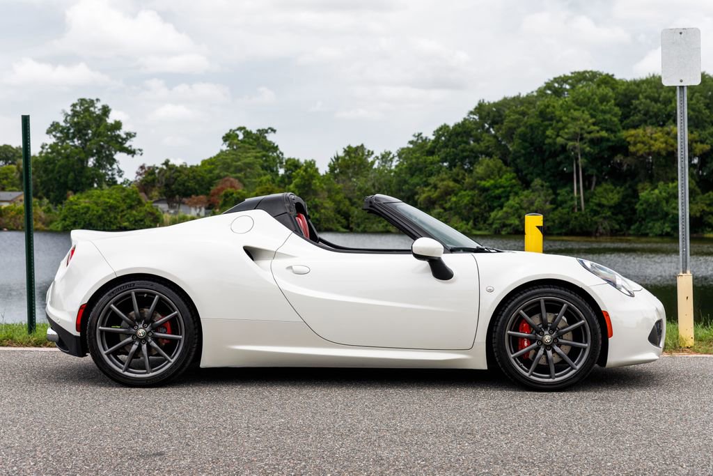 Used 2016 Alfa Romeo 4C Spider w/ Convenience Group - Spider RWD image 2
