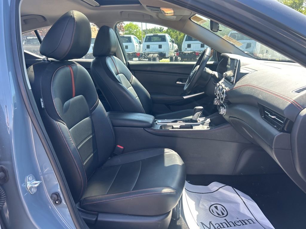 Used 2025 Nissan Sentra SR w/ SR Premium Package FWD image 7
