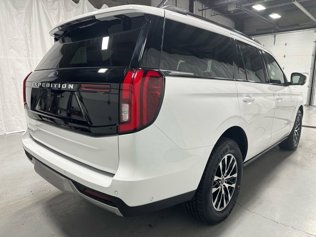 Used 2025 Ford Expedition Platinum image 7