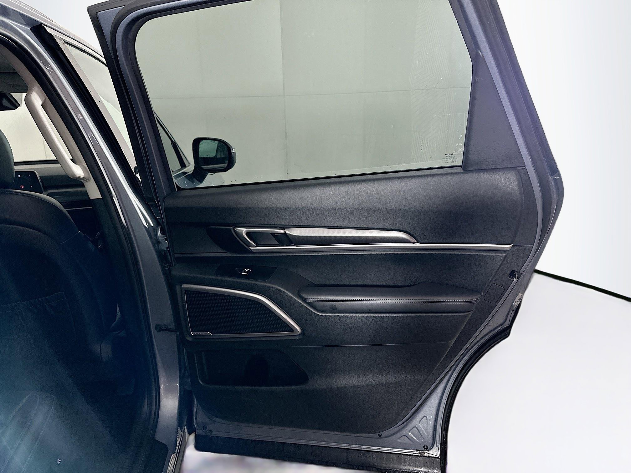 Used 2025 Kia Telluride S image 33