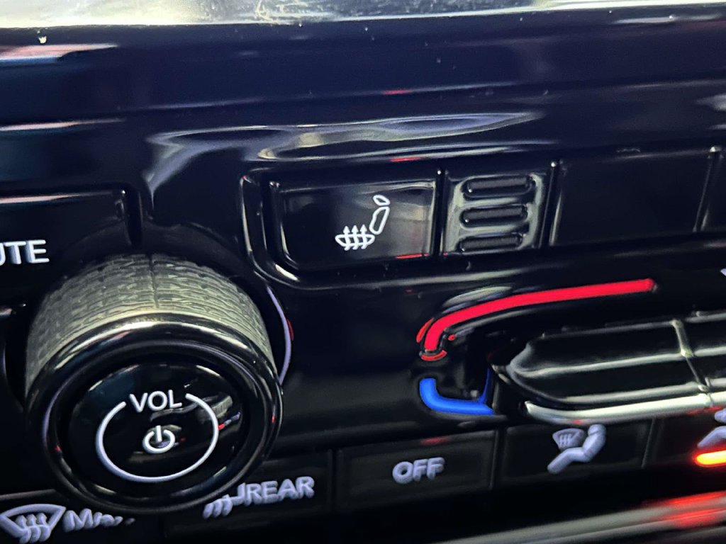 Used 2024 Jeep Grand Cherokee Limited AWD/4WD image 15