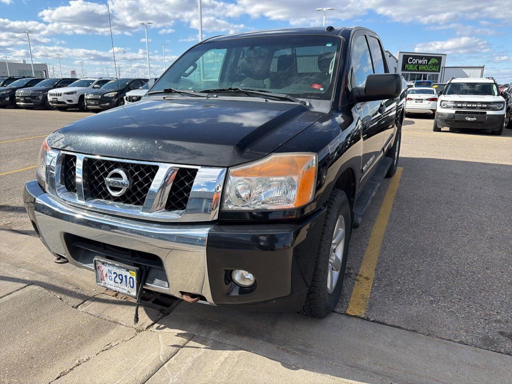 Used 2014 Nissan Titan SV w/ SV Value Truck Package AWD/4WD image 11