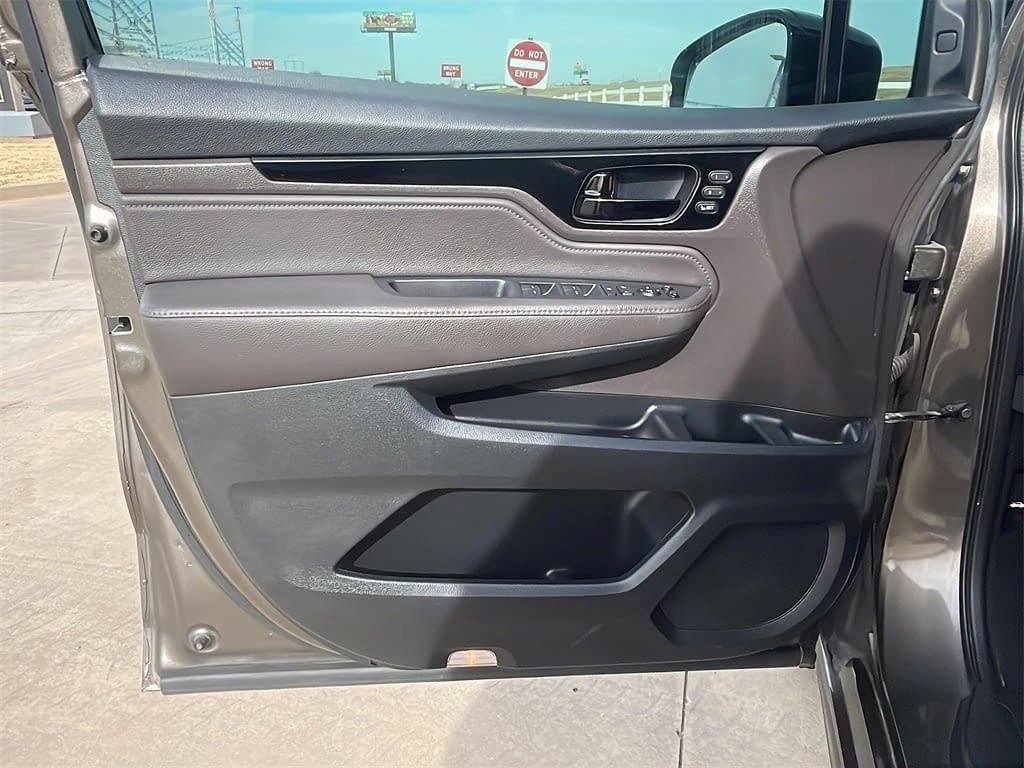 Used 2018 Honda Odyssey Elite image 16
