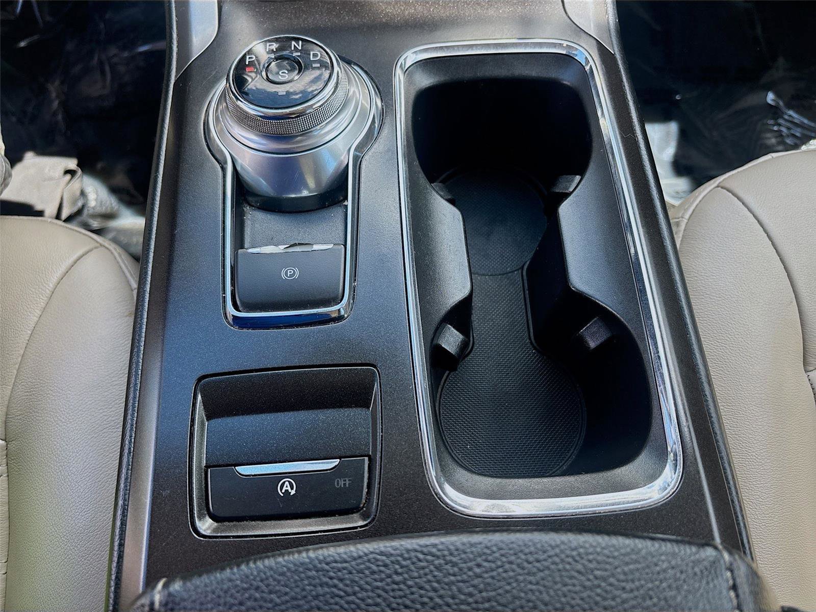 Used 2018 Ford Fusion SE w/ Fusion SE Technology Package FWD image 23