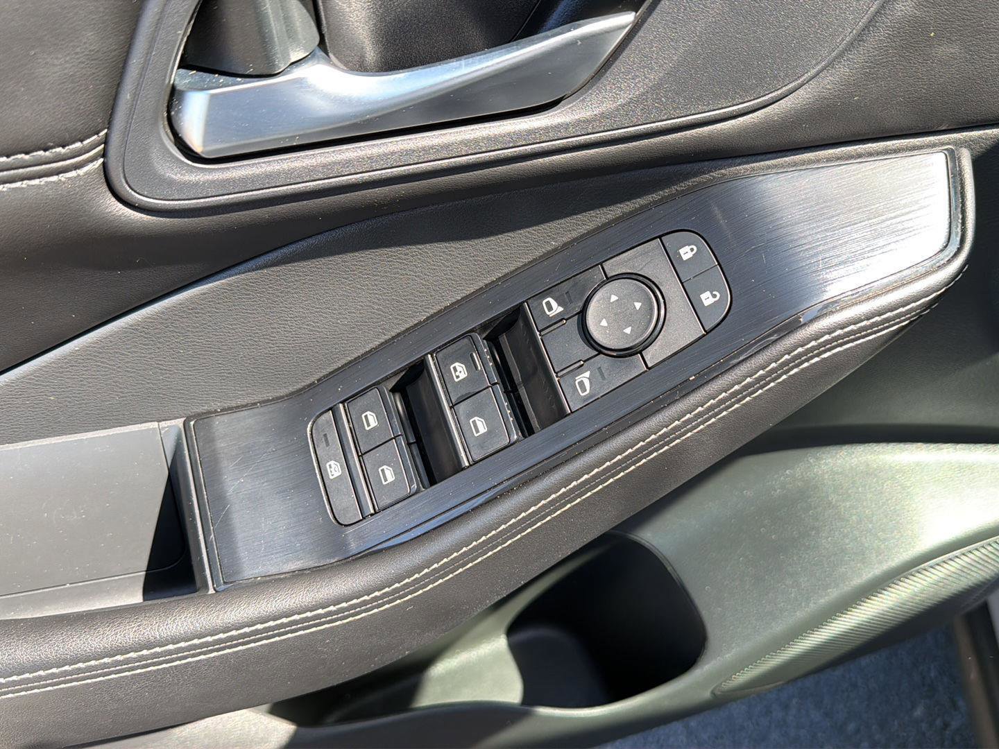 Used 2022 Nissan Rogue SV w/ SV Premium Package FWD image 33
