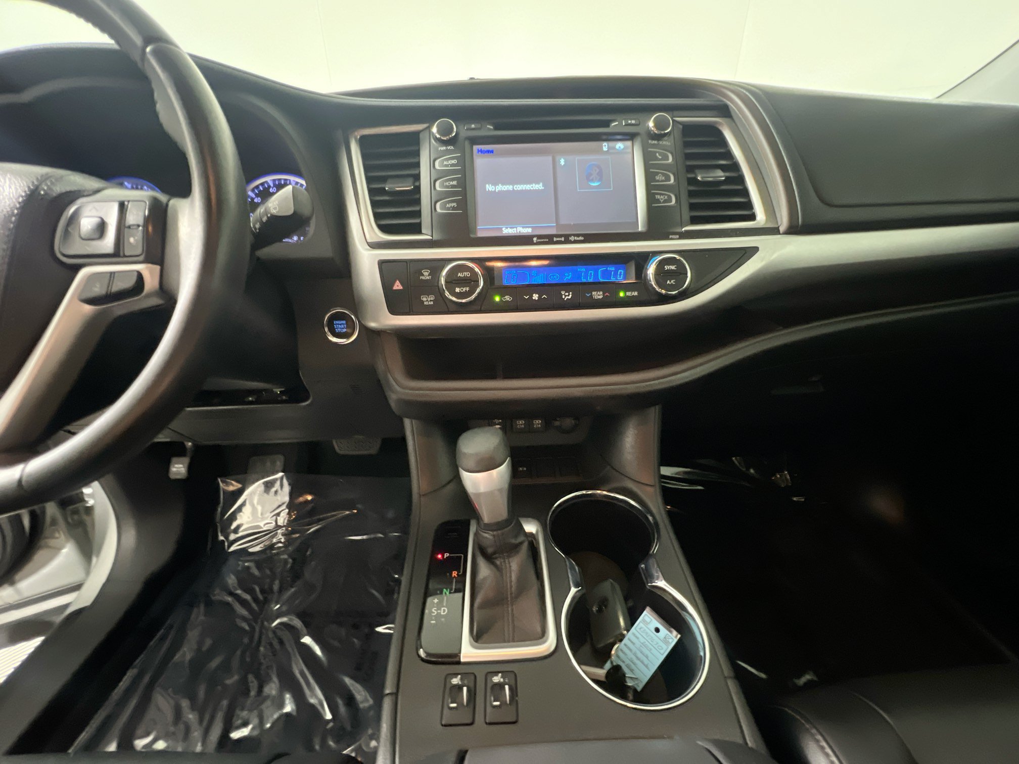 Used 2019 Toyota Highlander XLE FWD image 25
