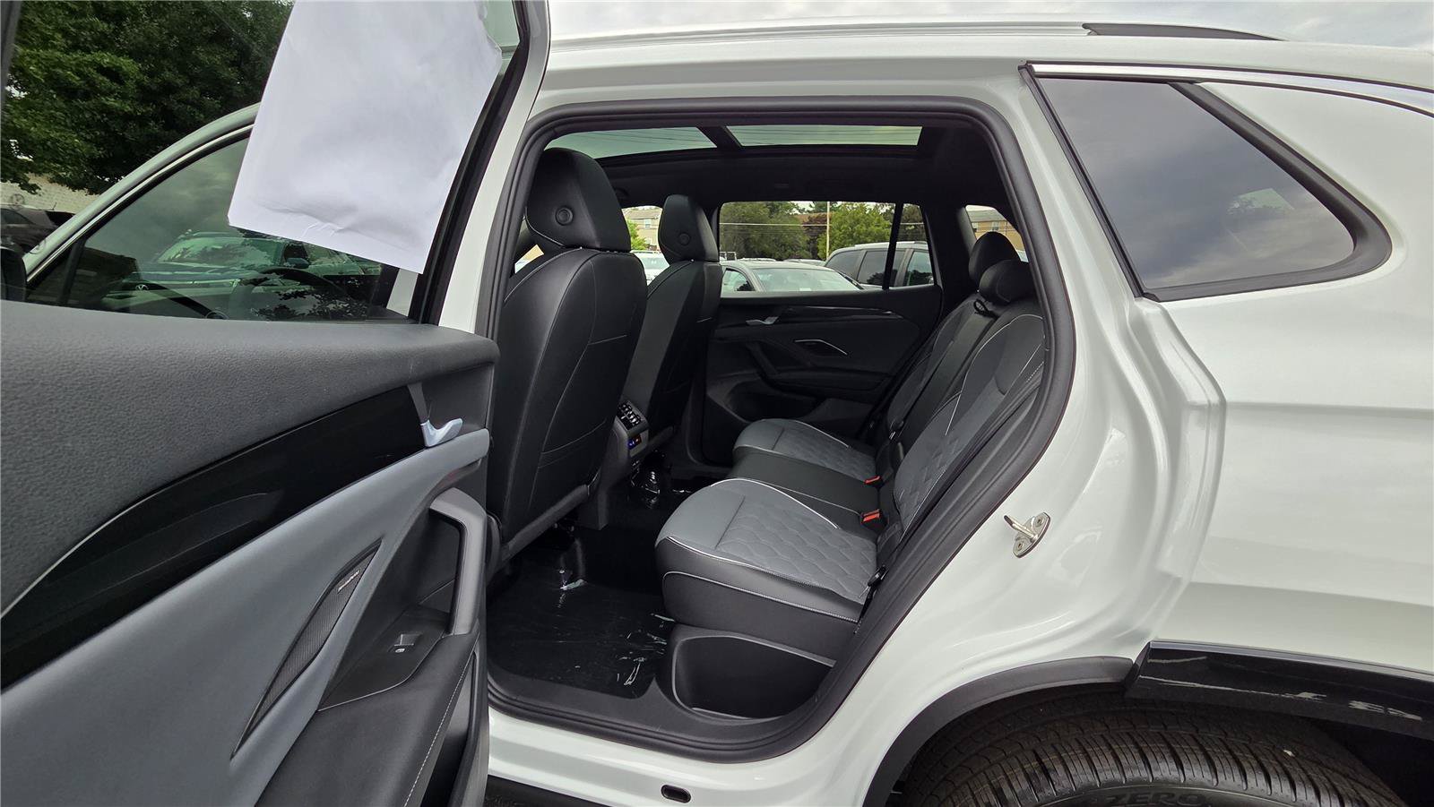 New 2026 Volkswagen Tiguan SEL R-Line AWD/4WD image 27