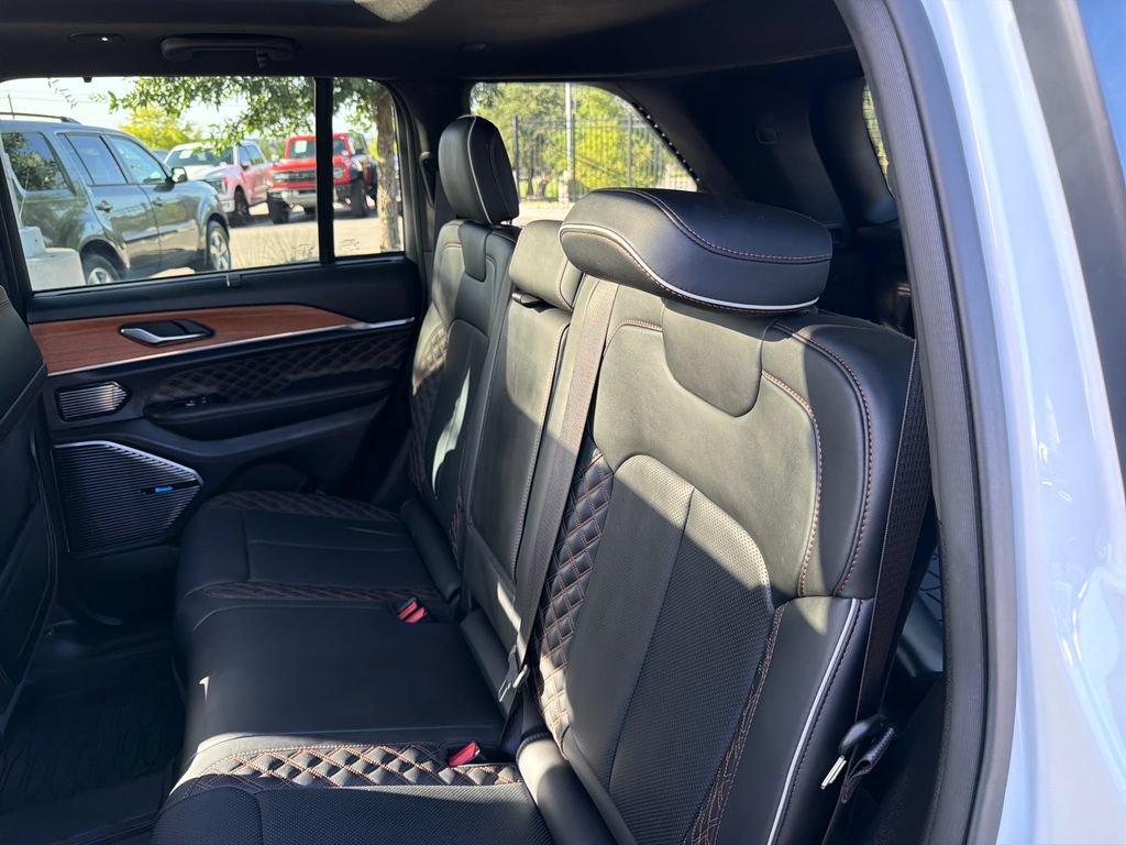 Used 2023 Jeep Grand Cherokee Summit AWD/4WD image 34