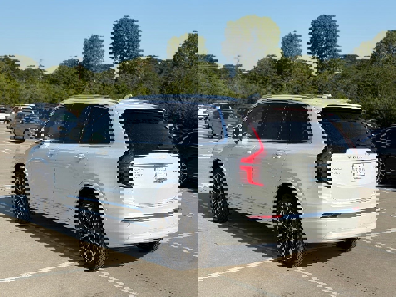 New 2026 Volvo XC90 B6 Plus w/ Protection Package Premier image 5