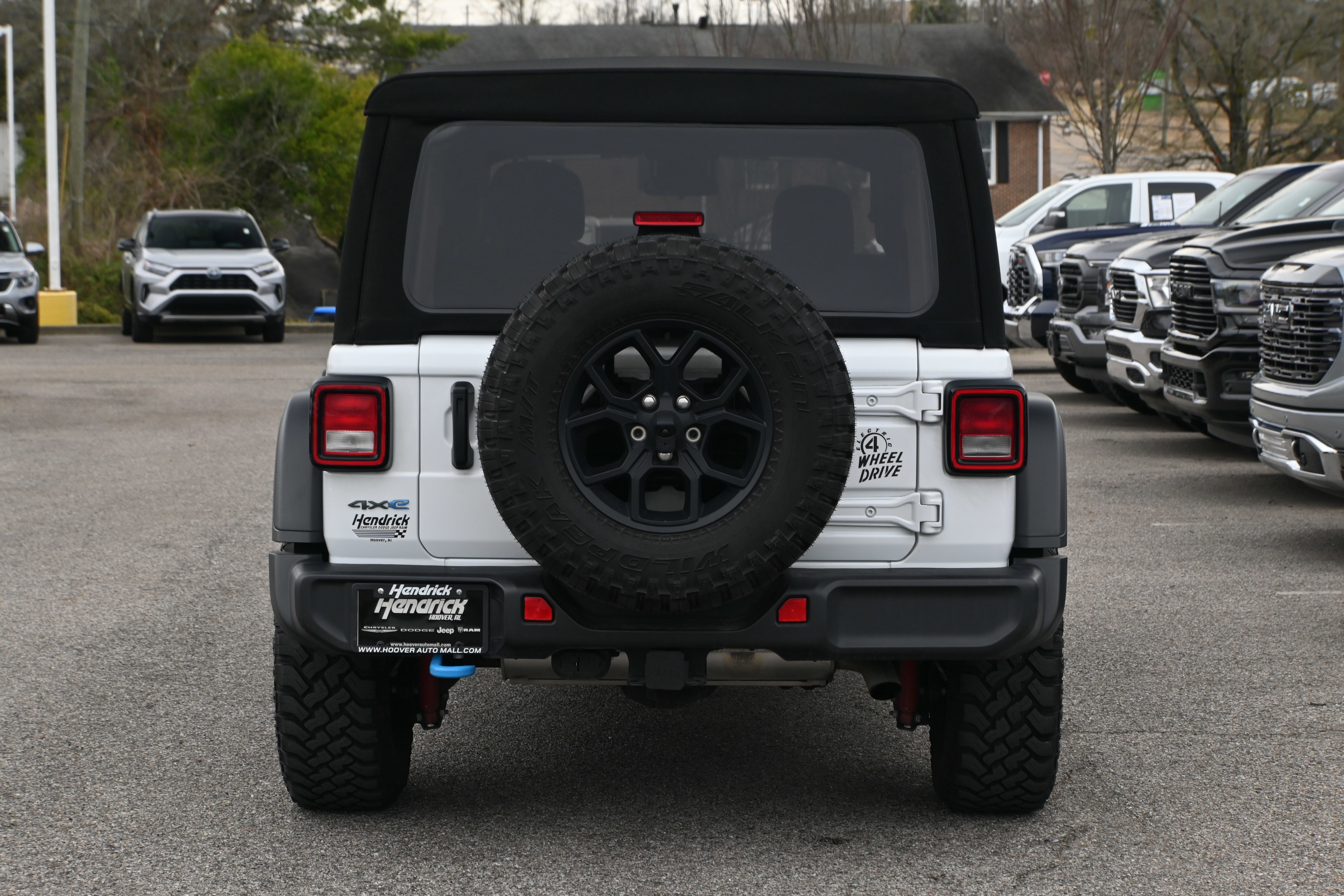 Used 2024 Jeep Wrangler Willys image 12