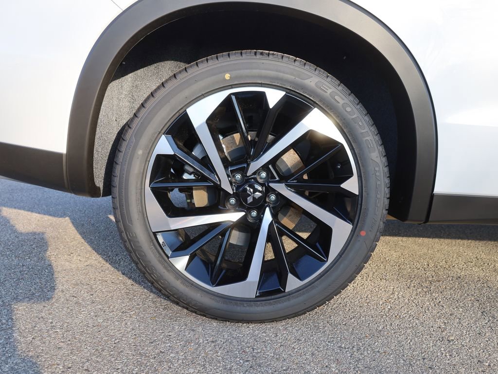 New 2025 Mitsubishi Outlander SE image 12