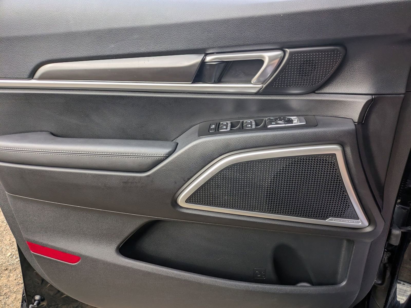 Used 2023 Kia Telluride LX image 10