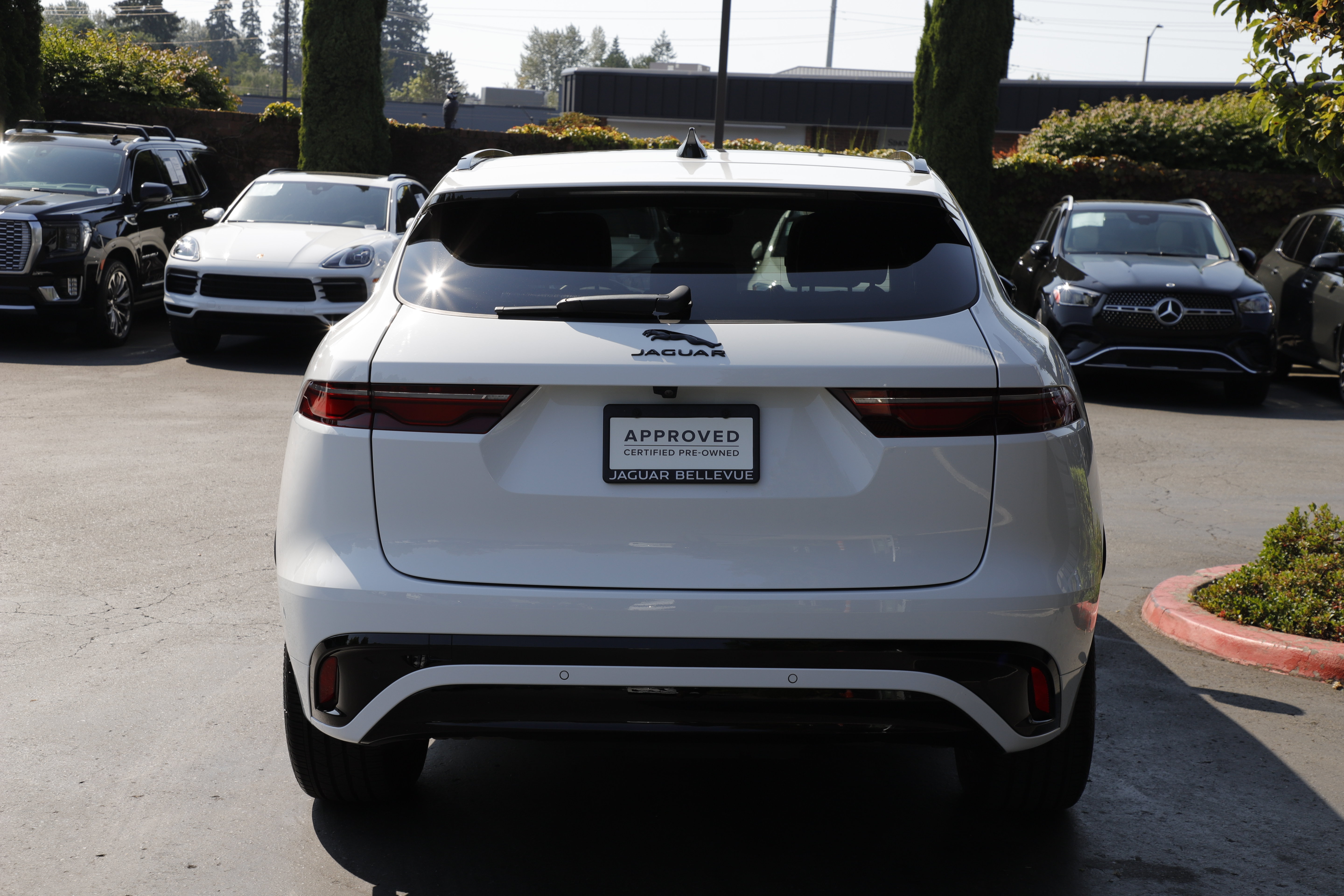 Certified 2025 Jaguar F-PACE R-Dynamic S AWD/4WD image 7
