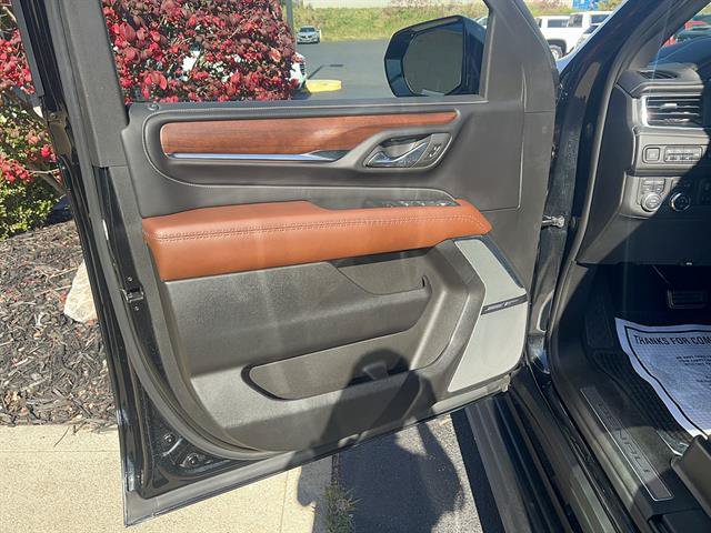 Used 2023 GMC Yukon Denali Ultimate AWD/4WD image 11