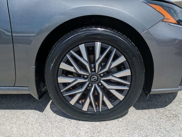 Used 2023 Nissan Altima 2.5 SV FWD image 11