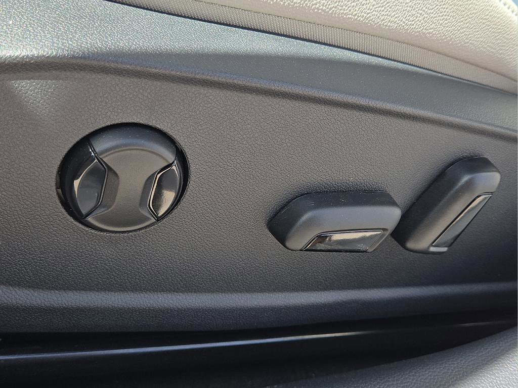New 2026 Volkswagen Jetta SE FWD image 17