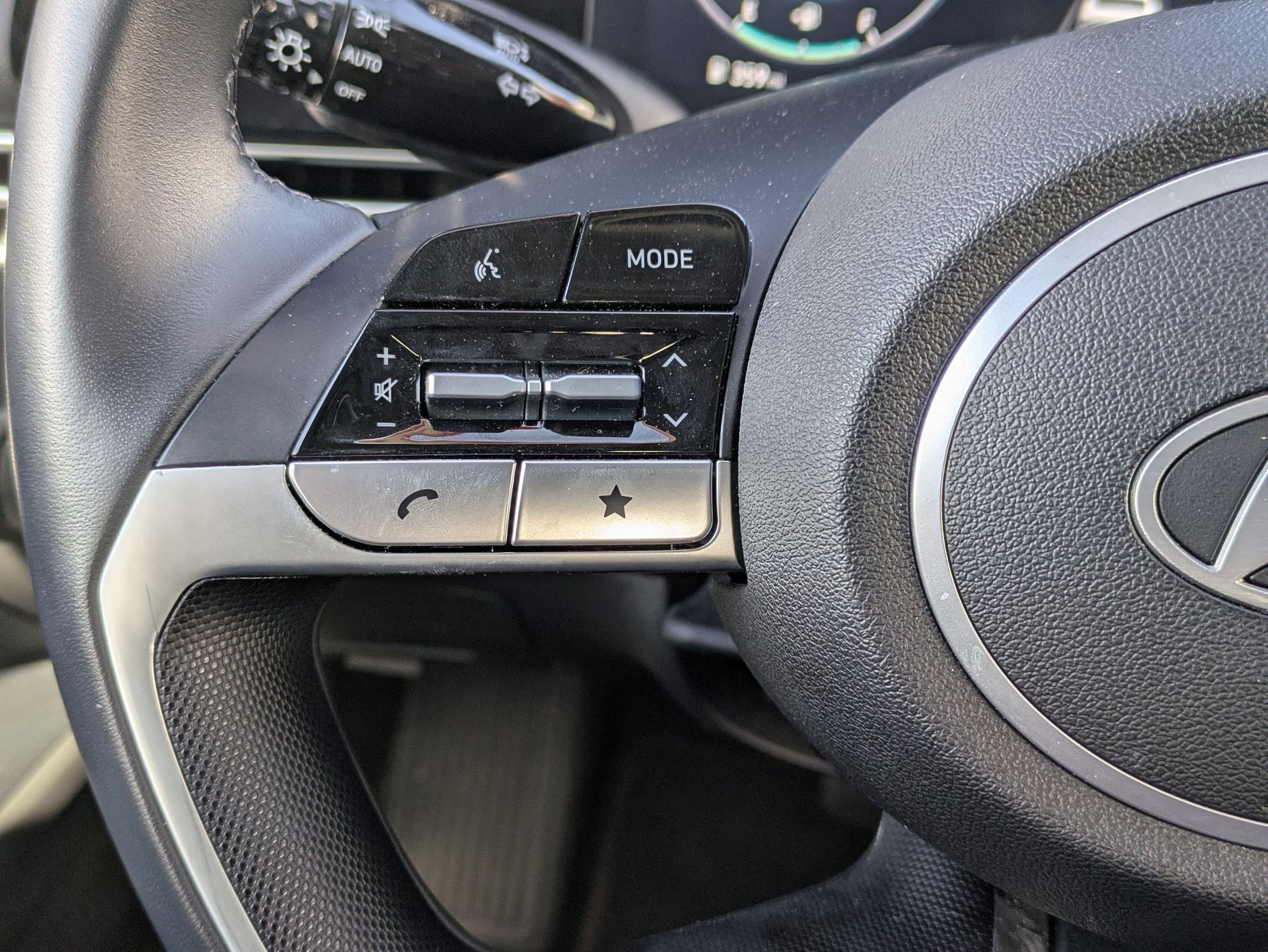 Certified 2025 Hyundai Elantra SEL FWD image 26