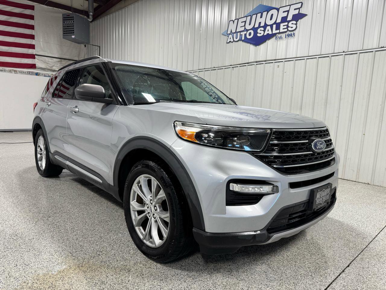 Used 2020 Ford Explorer XLT w/ Equipment Group 202A RWD image 2