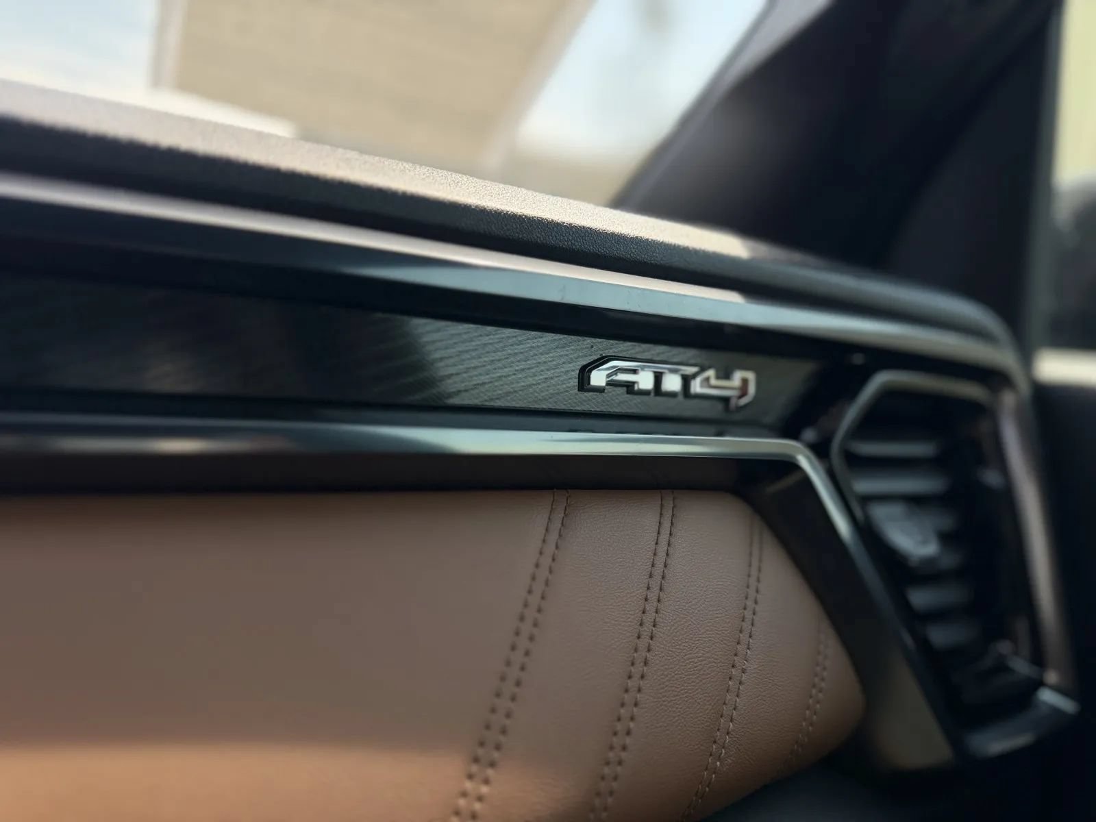 Used 2025 GMC Canyon AT4 AWD/4WD image 33